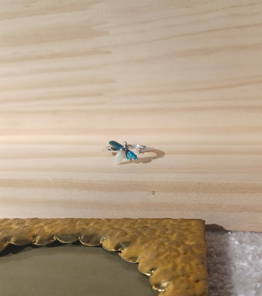 Lustre Wing Ring