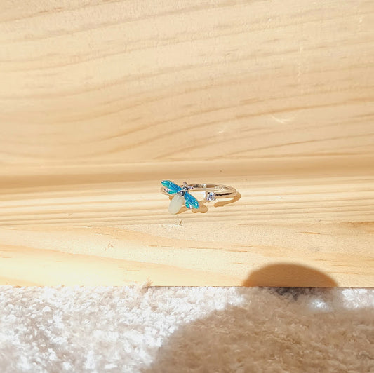 Lustre Wing Ring